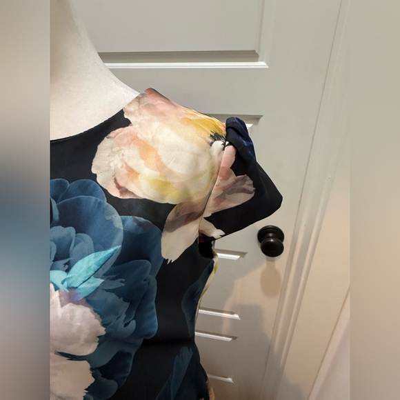 Betsy Johnson. Black Magnolia Sheath Dress. Size 12. - Picture 7 of 9